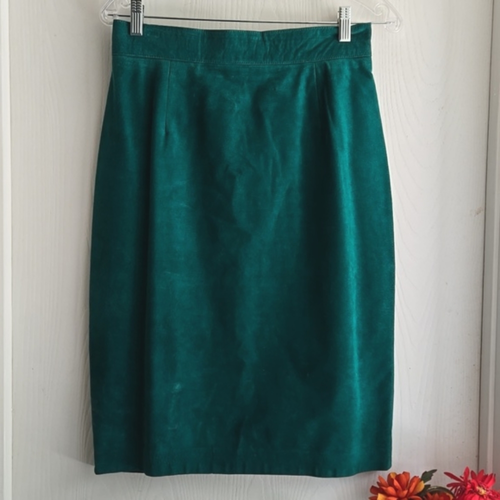 ⭐️ Host Pick ⭐️Danier Leather |  Suede Green Belted Skirt Set - Picture 3 of 14